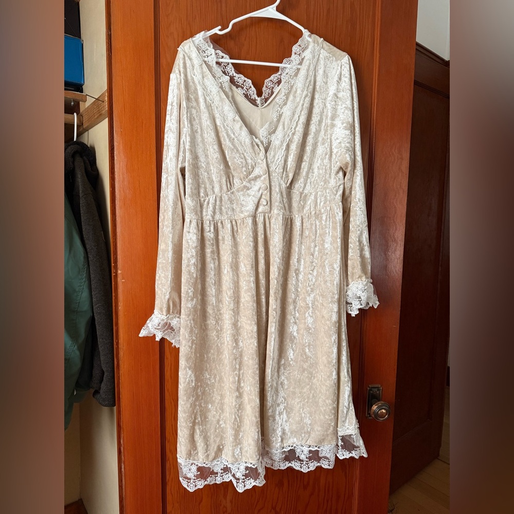 Elegant Cream Lace Dress